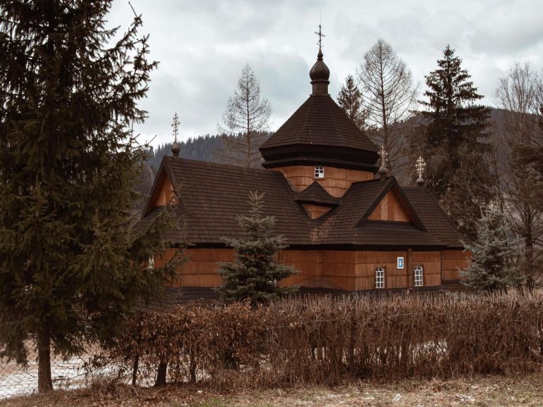Як зберігають унікальність дерев’яних церков на прикладі Жирівки, Поляни та Криворівні
